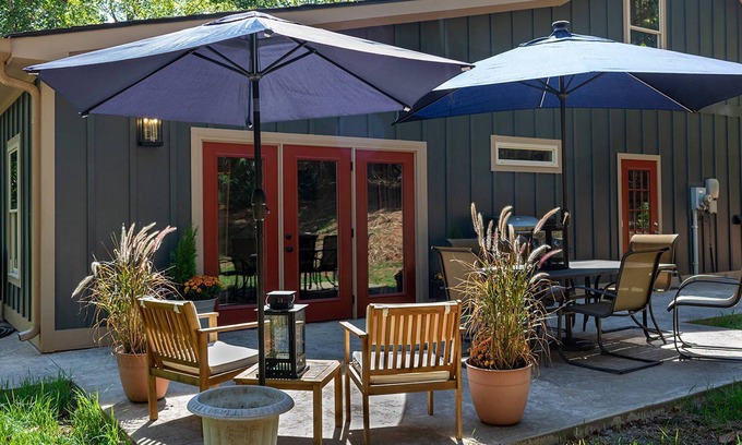 Flintstone Cabaña | Stunning Private Cottage! Base of Beautiful Lookout Mtn; 10 miles to Chattanooga; Rock City, Hiking