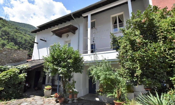 Cosio Valtellino Casa | Estupenda casa de vacaciones privada con A/C, WIFI, TV, patio, mascotas permitida y aparcamiento