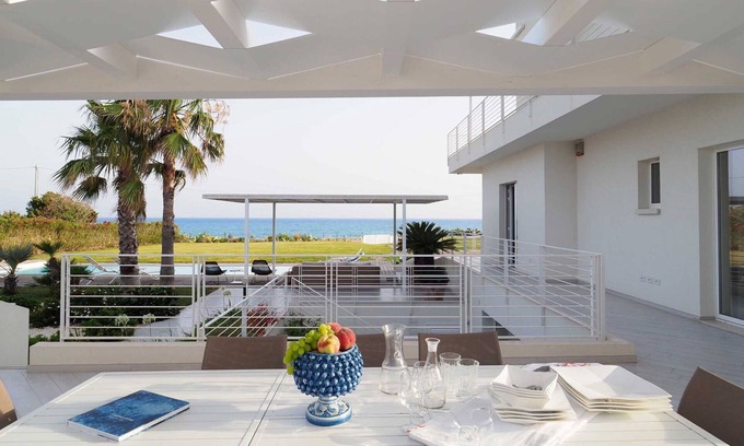 Marina di Modica Villa | Casa de vacaciones privada con piscina privada, WIFI, A/C, sauna, jacuzzi, TV, patio