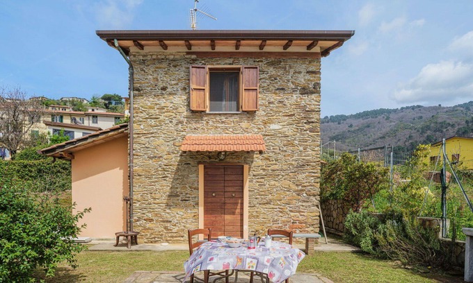 Montignoso Villa | Preciosa casa de vacaciones privada para 2 personas con WIFI, TV y mascotas permitida