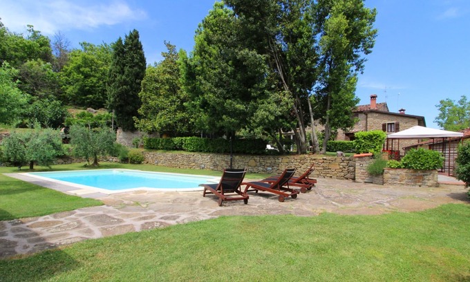 Castel Focognano Villa | Casa de vacaciones privada con WIFI, piscina privada, TV, mascotas permitida, aparcamiento