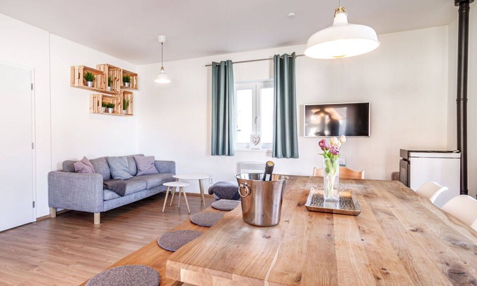 Frymburk Casa | Estupenda casa de vacaciones privada para 5 personas con WIFI, TV, terraza y mascotas permitida