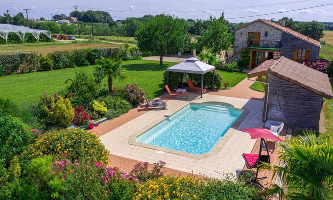Madaillan Villa | Maravillosa casa de vacaciones privada con A/C, piscina privada, WIFI, TV, terraza, aparcamiento
