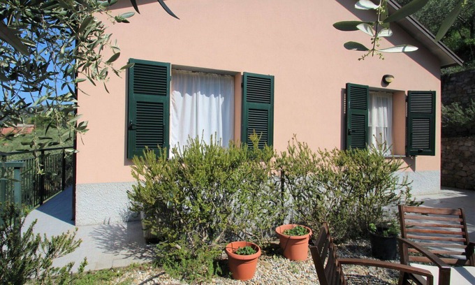 Sestri Levante Casa | Estupenda casa de vacaciones privada para 4 personas con WIFI, A/C, TV, patio y aparcamiento