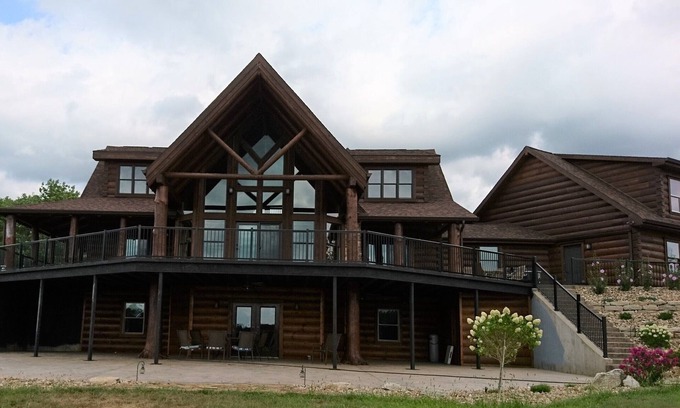 Loraine Cabina | Impresionante escapada a cabaña privada con hermosa chimenea cerca de Quincy, Illinois