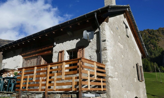 Blenio Casa | Preciosa casa de vacaciones privada con WIFI, TV, mascotas permitida y vista panorámica