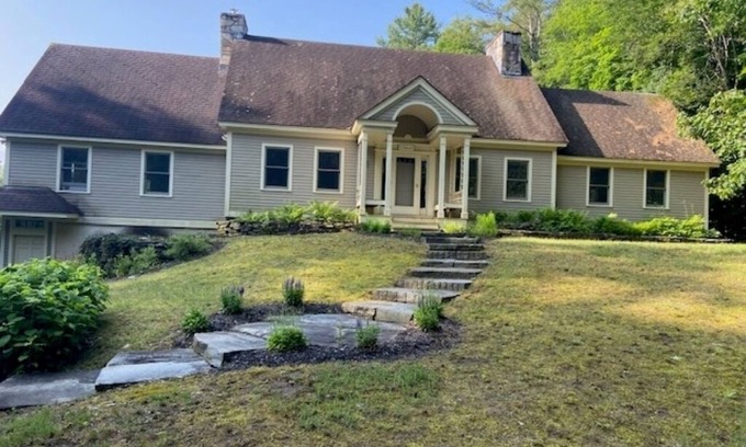 Arlington Casa | Stunning private Country home in Arlington, VT!