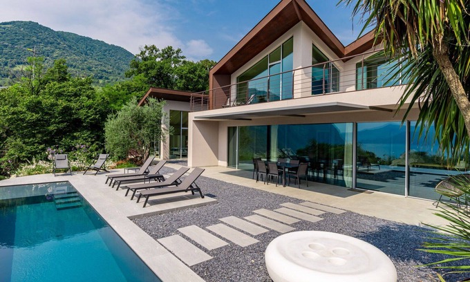 Riva di Solto Villa | Preciosa casa de vacaciones privada con jacuzzi, WIFI, piscina privada, TV y patio