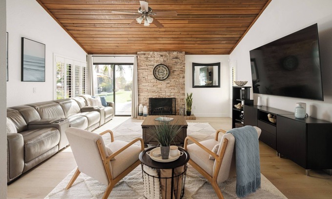 San Marcos Casa | Stunning Private Resort with a Pool and Hot Tub