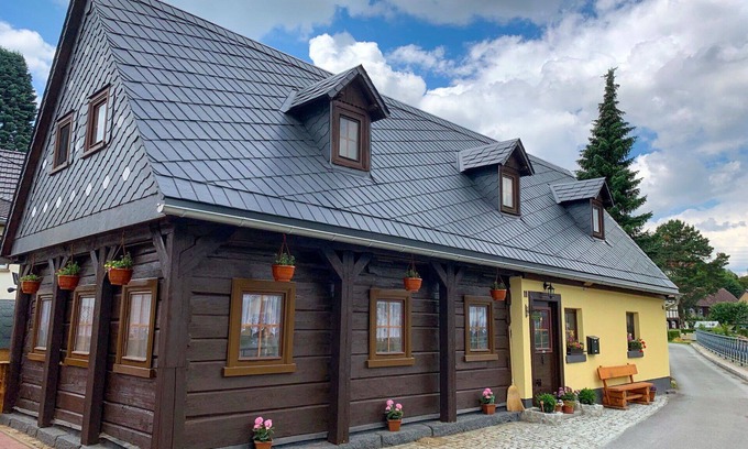 Grossschoenau Casa | Maravillosa casa de vacaciones privada con WIFI, bañera de hidromasaje, TV, terraza, aparcamiento