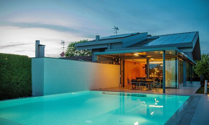 Arzergrande Villa | Estupenda casa de vacaciones privada con piscina privada, sauna, A/C, jacuzzi, WIFI, TV, patio
