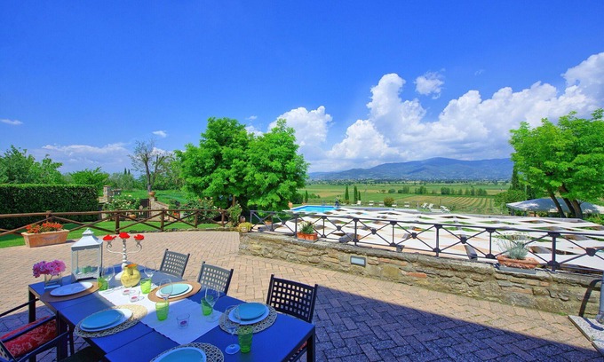 Fratticciola Villa | Estupenda casa de vacaciones privada con WIFI, jacuzzi, A/C, piscina privada, cerca de Cortona