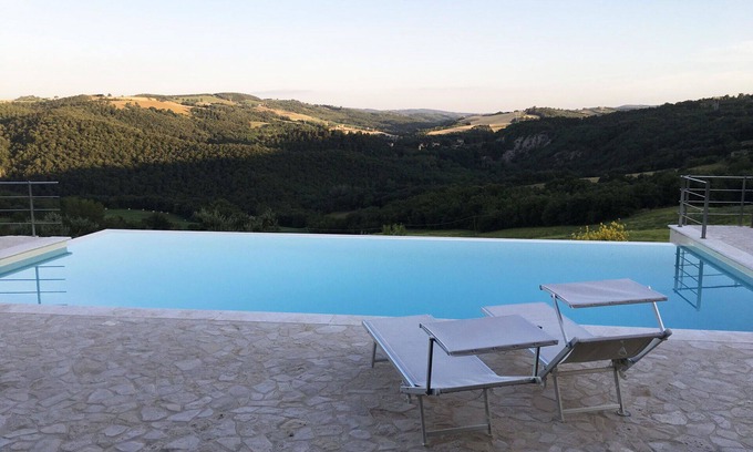 San Venanzo Villa | Estupenda casa de vacaciones privada con piscina privada, WIFI, TV, vista panorámica y aparcamiento
