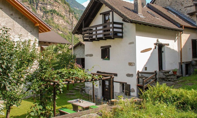 Acquarossa Casa | Casa de vacaciones privada con WIFI, TV, patio, mascotas permitida, vista panorámica, aparcamiento