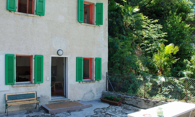 Bellinzona Casa | Casa de vacaciones privada con WIFI, TV, patio, mascotas permitida, vista panorámica, aparcamiento