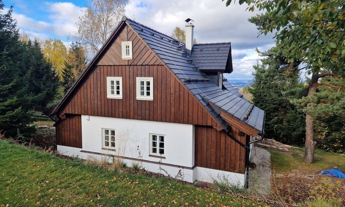 Strasin Villa | Preciosa casa de vacaciones privada con WIFI, mascotas permitida, vista panorámica, aparcamiento
