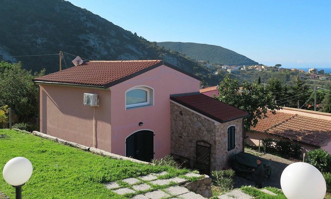 Patresi Casa | Preciosa casa de vacaciones privada para 4 personas con A/C, TV y terraza