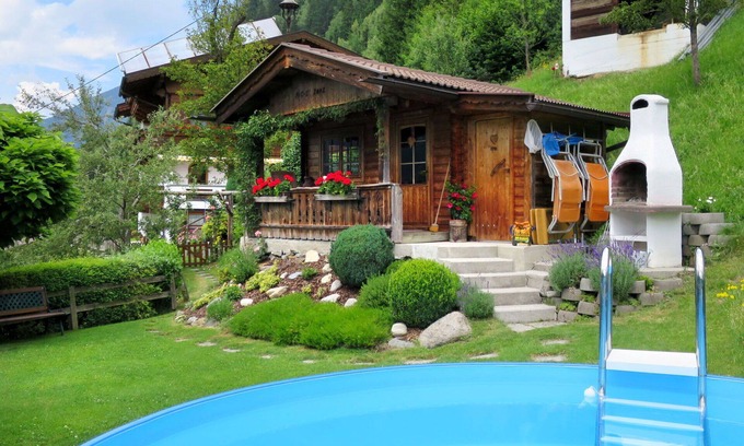 Distelberg Casa | Maravillosa casa de vacaciones privada para 8 personas con piscina, WIFI, TV, patio y aparcamiento