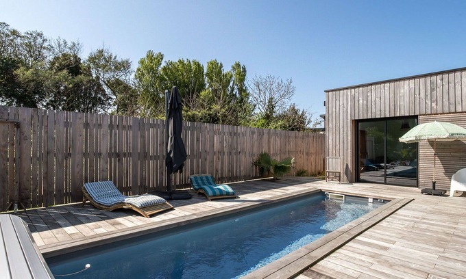 Locquirec Casa | Maravillosa casa de vacaciones privada con piscina privada, WIFI, TV, terraza y mascotas permitida