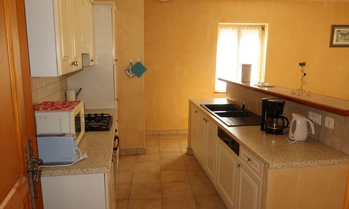 Grillon Casa | Estupenda casa de vacaciones privada para 4 personas con TV, patio y mascotas permitida