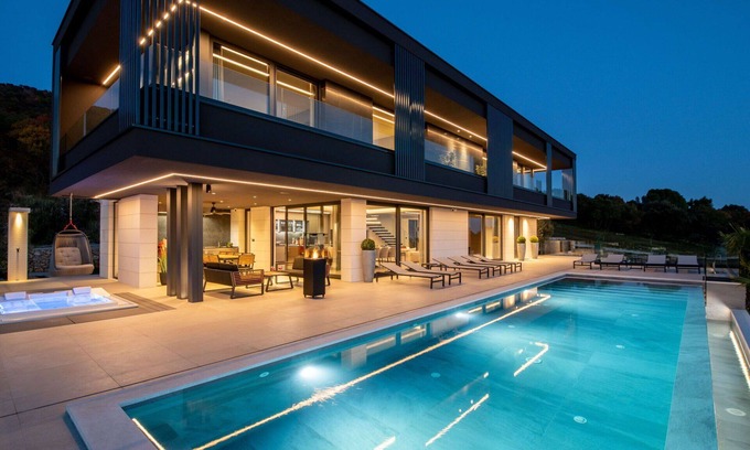 Brovinje Villa | Casa de vacaciones privada con piscina privada, jacuzzi, A/C, WIFI, TV, terraza, vista panorámica