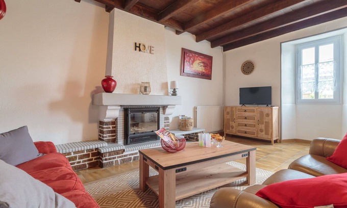 Berneuil Villa | Estupenda casa de vacaciones privada con WIFI, TV, terraza, mascotas permitida y aparcamiento