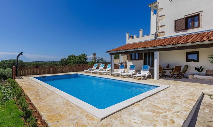 Jadreski Casa | Estupenda casa de vacaciones privada con A/C, WIFI, piscina privada, TV, terraza, aparcamiento