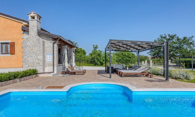 Munci Casa | Maravillosa casa de vacaciones privada con A/C, WIFI, piscina privada, TV, patio y aparcamiento