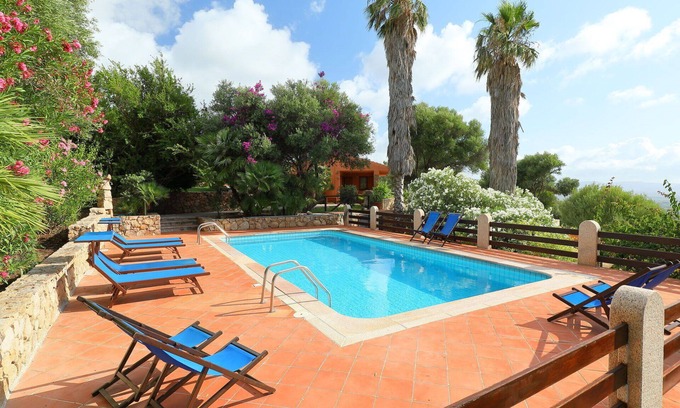 Badesi Villa | Maravillosa casa de vacaciones privada con WIFI, piscina privada, A/C, TV, patio, aparcamiento