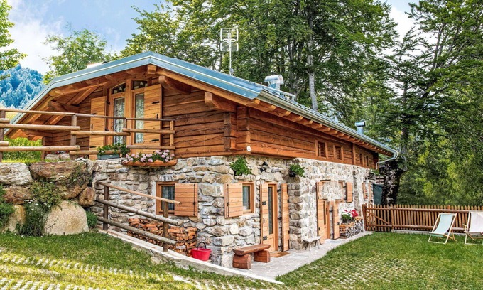 Borgo Valsugana Casa | Preciosa casa de vacaciones privada con WIFI, TV, patio, mascotas permitida y vista panorámica