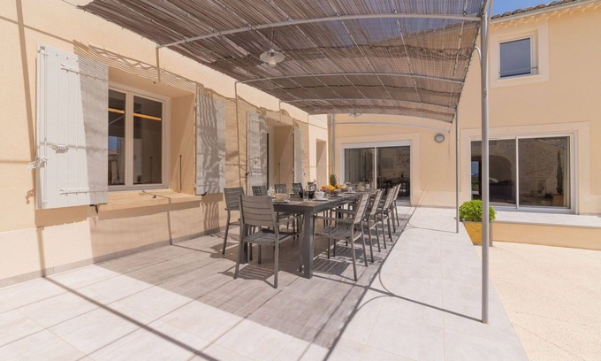 Valreas Casa | Estupenda casa de vacaciones privada con piscina privada, A/C, WIFI, TV, terraza y aparcamiento