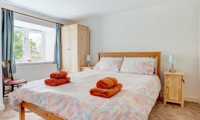 Alston Casa | Estupenda casa de vacaciones privada con TV, patio, mascotas permitida y aparcamiento