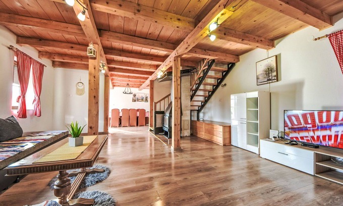 Lovinac Casa | Estupenda casa de vacaciones privada con A/C, WIFI, TV, vista panorámica y aparcamiento