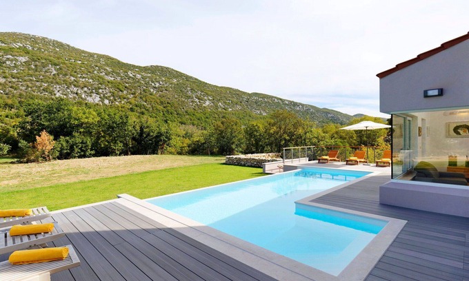 Tucepi Casa | Estupenda casa de vacaciones privada con WIFI, piscina privada, A/C, TV, terraza y aparcamiento