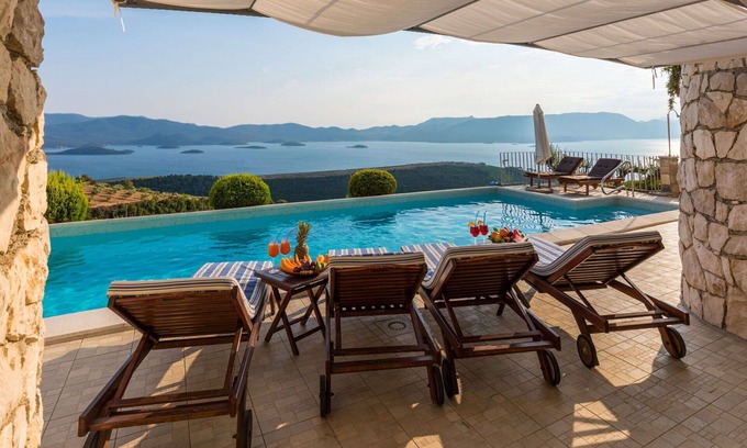 Slivno Villa | Casa de vacaciones privada con WIFI, piscina privada, jacuzzi, A/C, TV, terraza, mascotas permitida