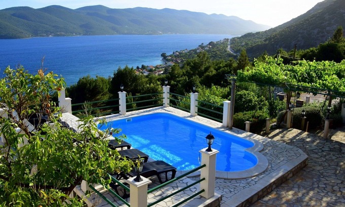 Cove Tri Zala (Zrnovo) Villa | Estupenda casa de vacaciones privada con piscina privada, WIFI, A/C, TV, terraza, aparcamiento