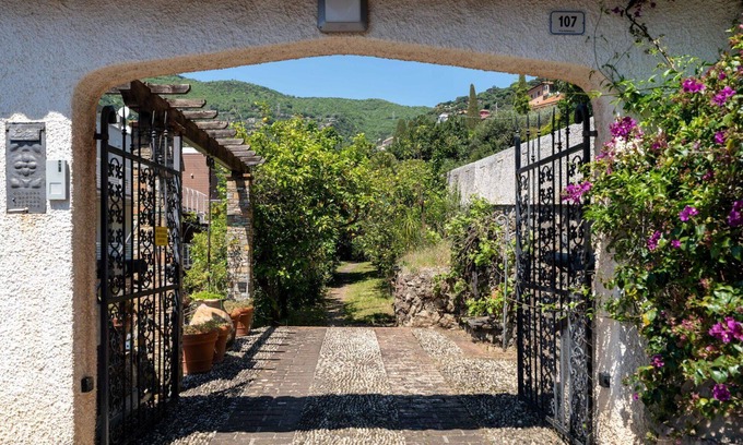 Alassio Villa | Maravillosa casa de vacaciones privada para 6 personas con WIFI y mascotas permitida