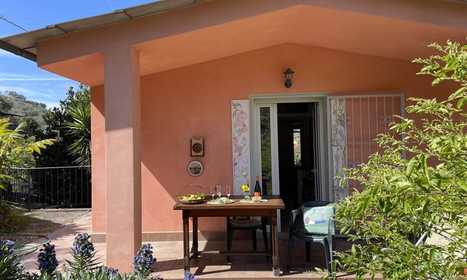 Costa dʼOneglia Casa | Estupenda casa de vacaciones privada con A/C, WIFI, TV, patio, mascotas permitida y aparcamiento