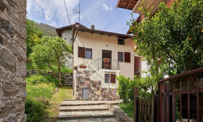 Dascio Casa | Maravillosa casa de vacaciones privada para 3 personas con WIFI, patio y mascotas permitida