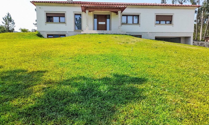 Esposende Villa | Maravillosa casa de vacaciones privada con WIFI, piscina privada, TV, patio y vista panorámica