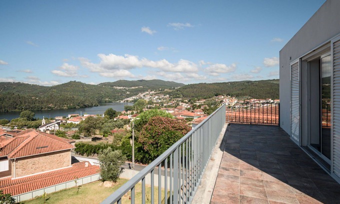 Melres Casa | Estupenda casa de vacaciones privada para 6 personas con WIFI, TV y terraza