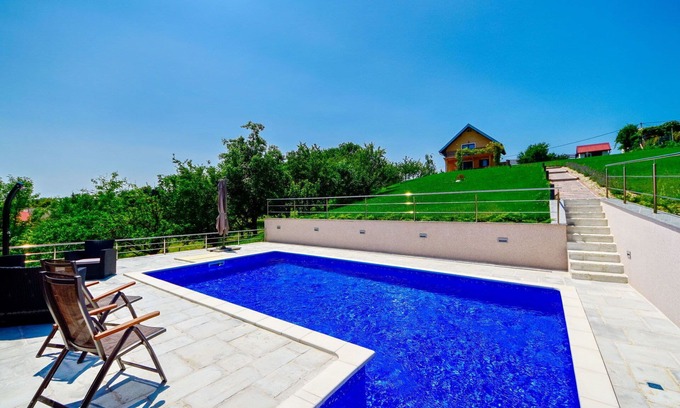 Brckovljani Casa | Casa de vacaciones privada con WIFI, piscina privada, A/C, TV, terraza, vista panorámica