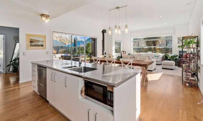 Arthur's Point Casa | Stunning Queenstown home surrounded by mountains