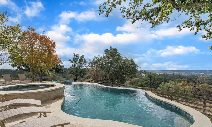 Kerrville Casa | Stunning Ranch Villa With Pool - Game Room - Hot tub - Fire Pit & Gorgeous Views!