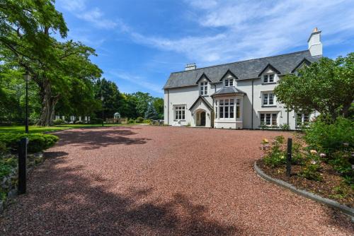 Stoke Bardolph Casa | Stunning Rectory in Countryside with Hot Tub