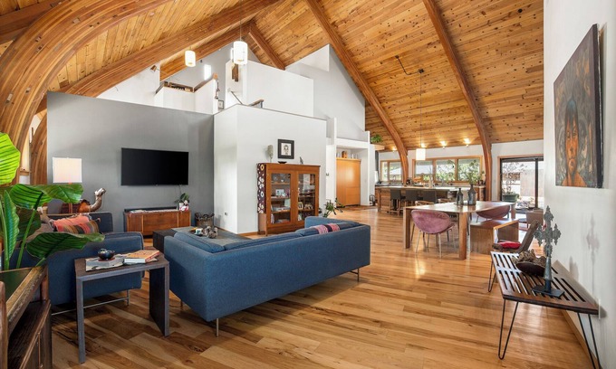 North Park Hill Casa | Stunning Repurposed Church, lofted, pet friendly, Free Botanic Garden admit 6