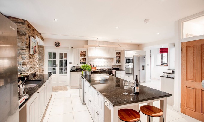 Truro Casa | Stunning retreat in countryside near the coast