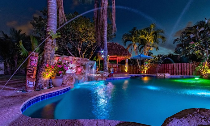Lake Worth Casa | Retiro impresionante. Piscina, cascada, playa. 3 BD