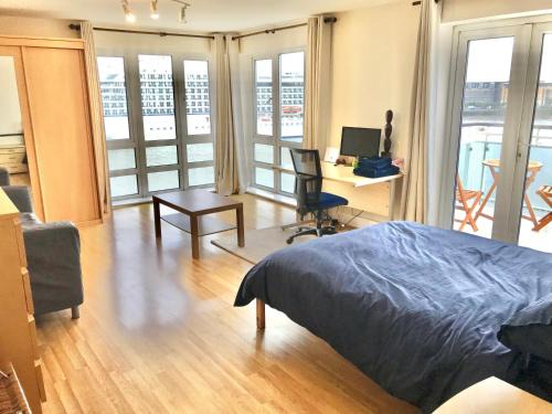 Island Gardens Apartamento | Stunning river view 2 bedrooms entire flat E14 3WA underground parking Island Gardens DLR station nearby