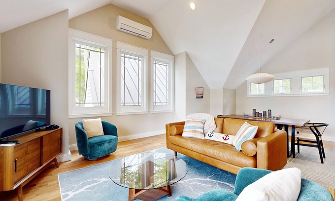 Edgecomb Casa | Stunning riverfront home, hot tub, BBQ, woodstove, and washer & dryer